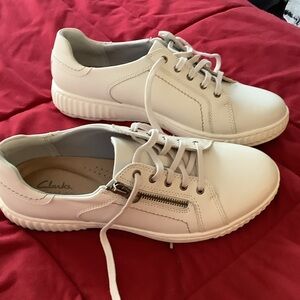 Clarks Women's Cream Sneakers with Zipper Detail